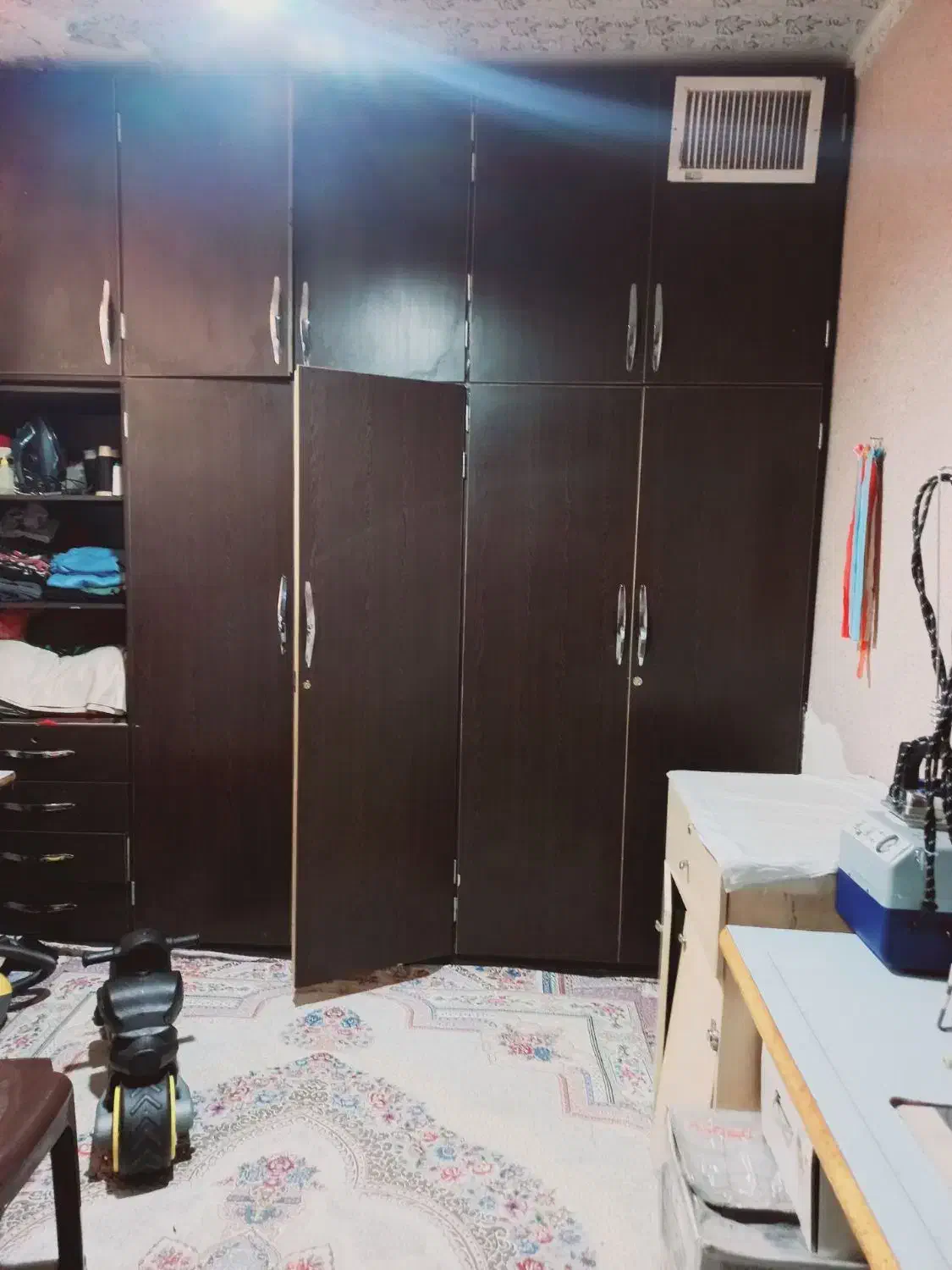 منزل ویلایی دربست یک طبقه  سر سه نبش دلباز و بزرگ