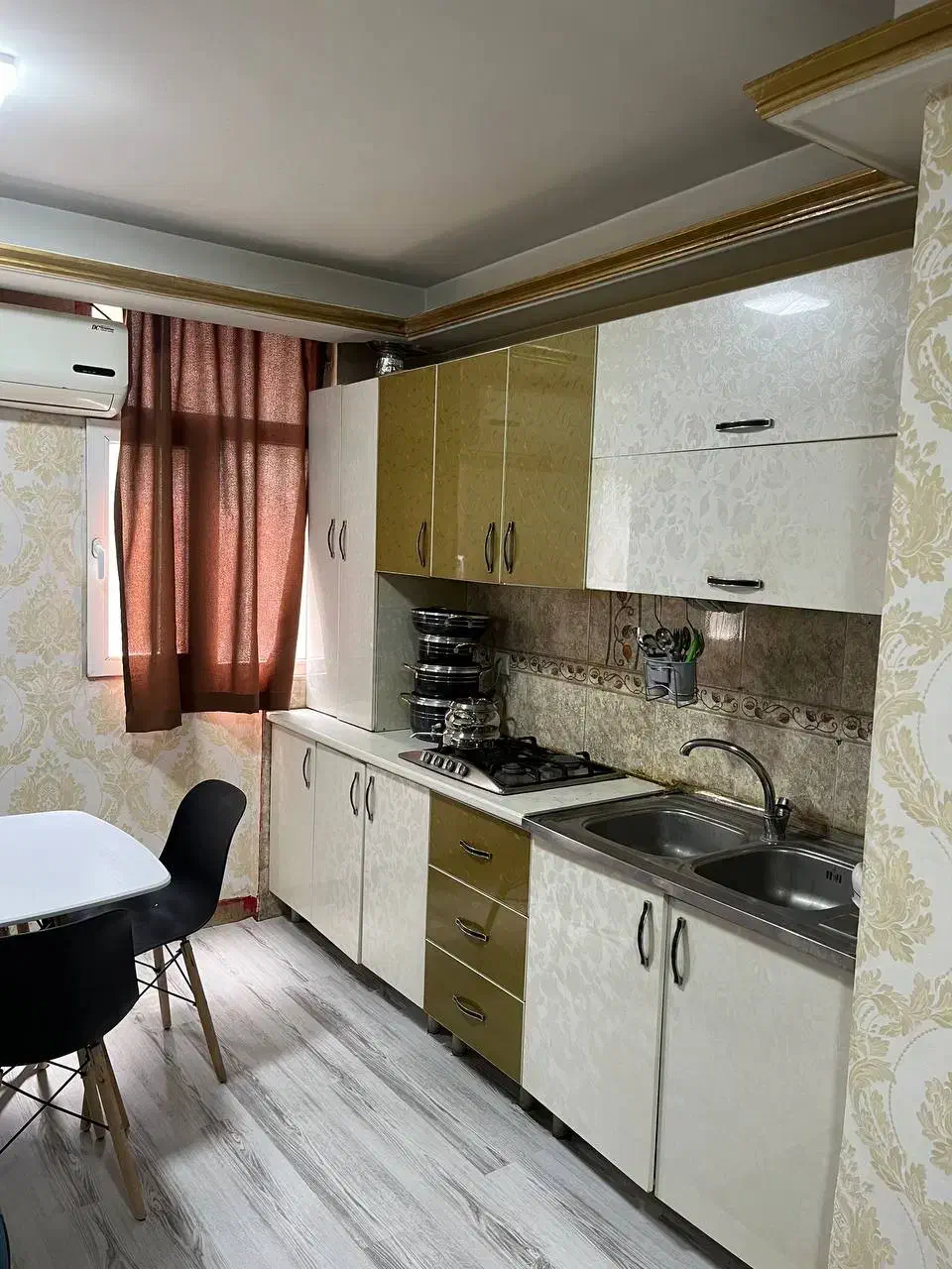 همخونه هم خانه