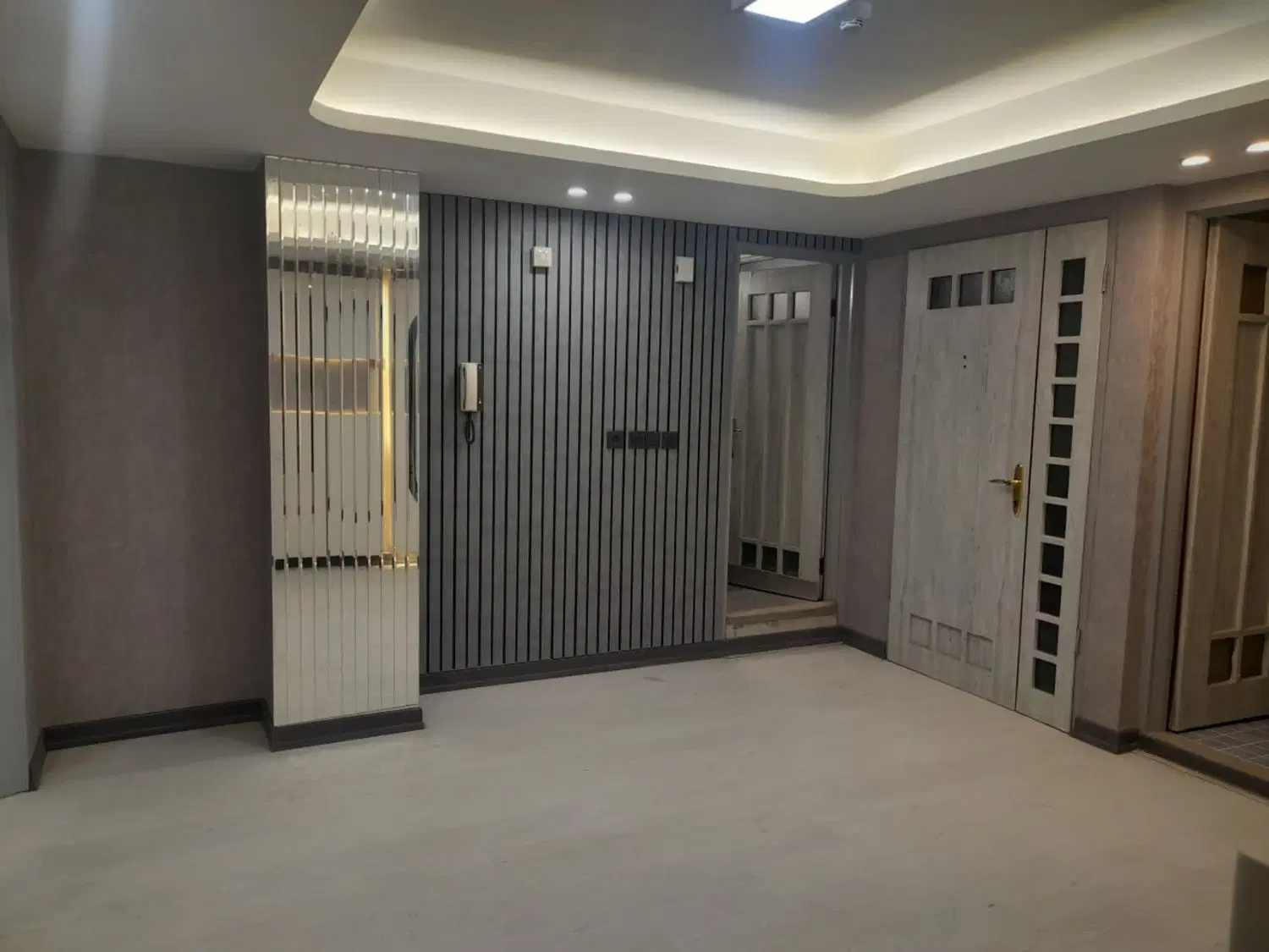 دفتر کار ۹۰متری چهارباغ بالا با ویوی کامل ۳۳ پل