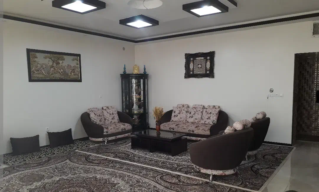 هم خانه (خانم)
