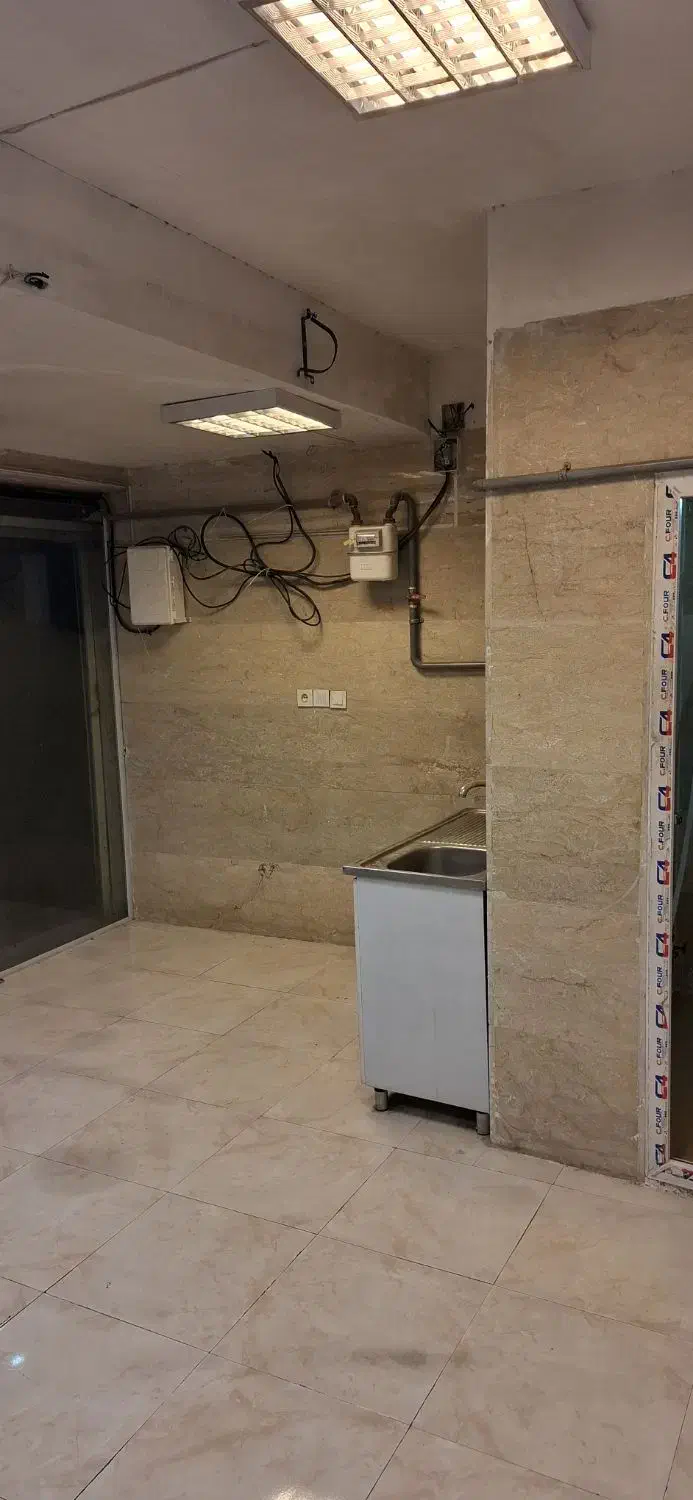 مغازه فروشی با تمام امکانات