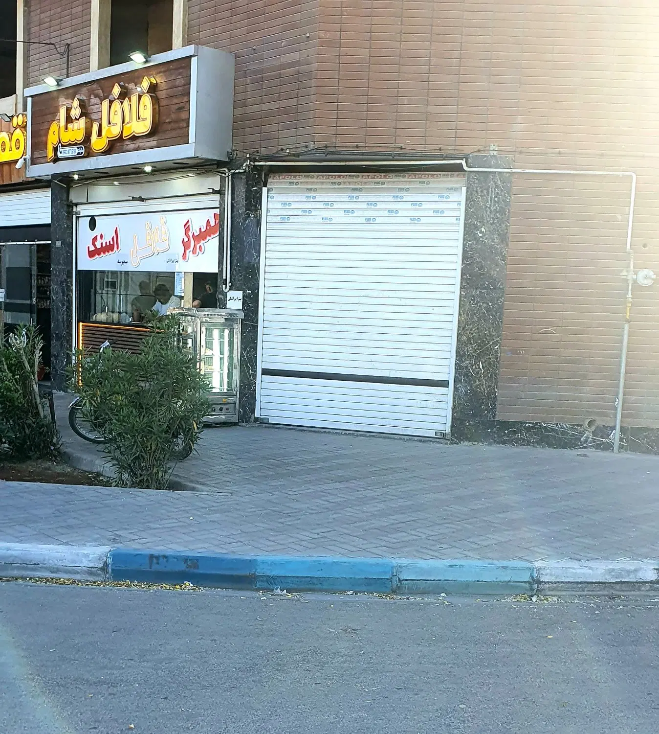 مغازه ۸ متری بر بلوار کشاورز