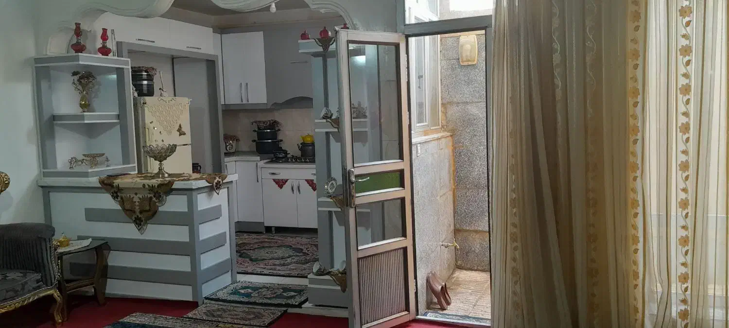 اجاره خانه ۷۵ متر دارای حیاط کوچک