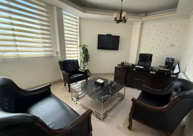 اجاره اشتراکی دفتر کار، خانم