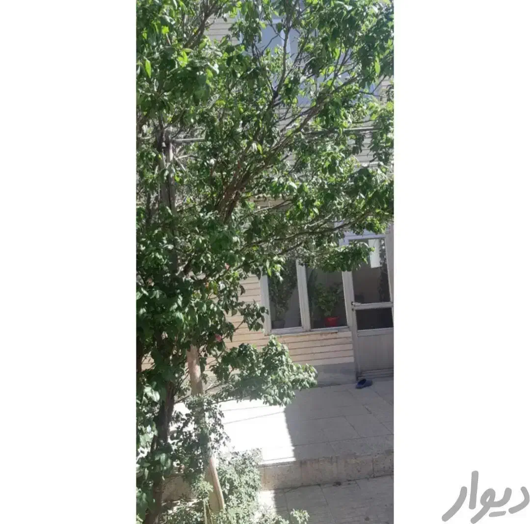 خونه همکف راه جدا ماشین رو اجاره داده می‌شود
