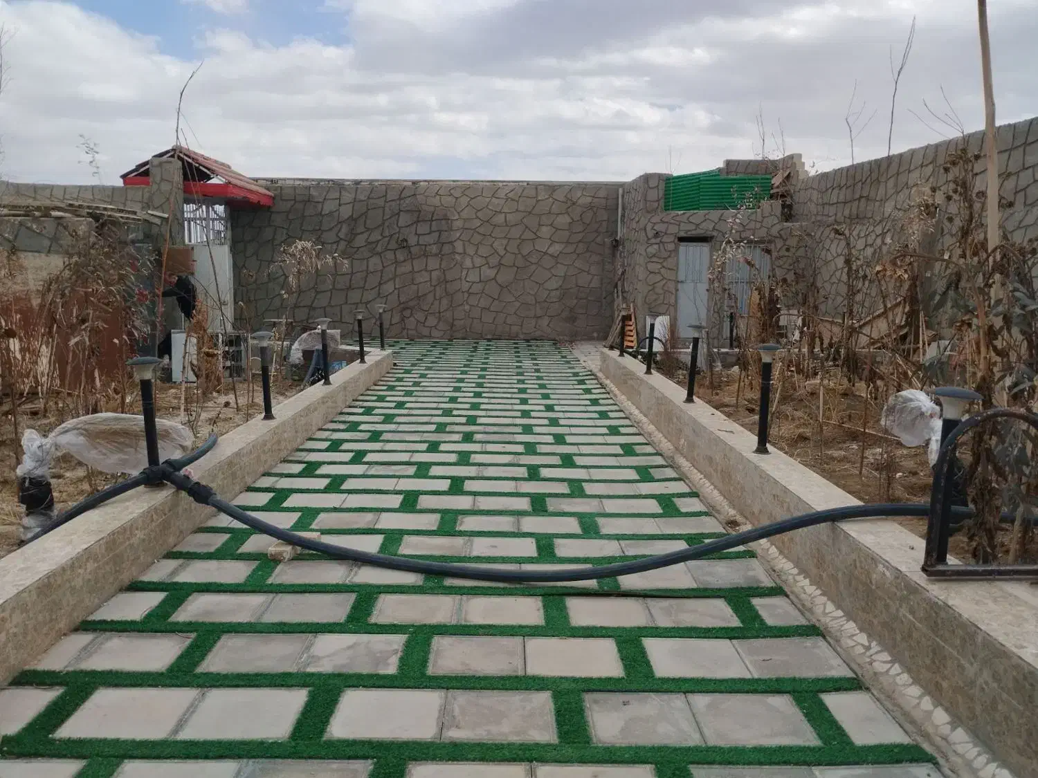 باغ ویلایی، با تبرئه