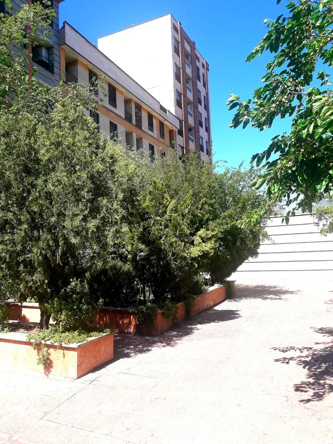 ۷۶ متر مسکونی __محدوده عدل__ فول امکانات