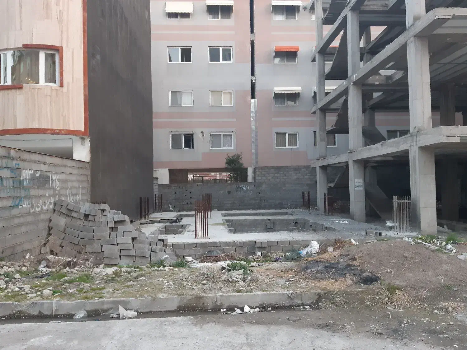 زمین ۱۹۶ متری در سرخ رود