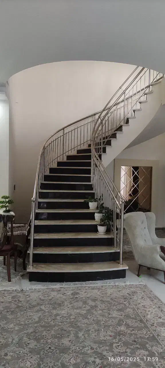 ویلاشهر۶۷۰متر چسبیده به مترو بدون مشابه
