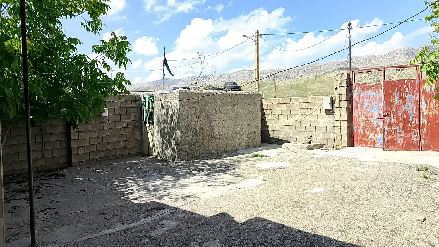 خانه دو اتاقه و سرویس بهداشتی داخل و بیرون