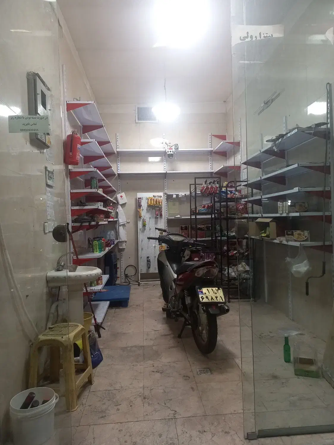 مغازه خیابان اصلی حمزه جنب بانک صادرات