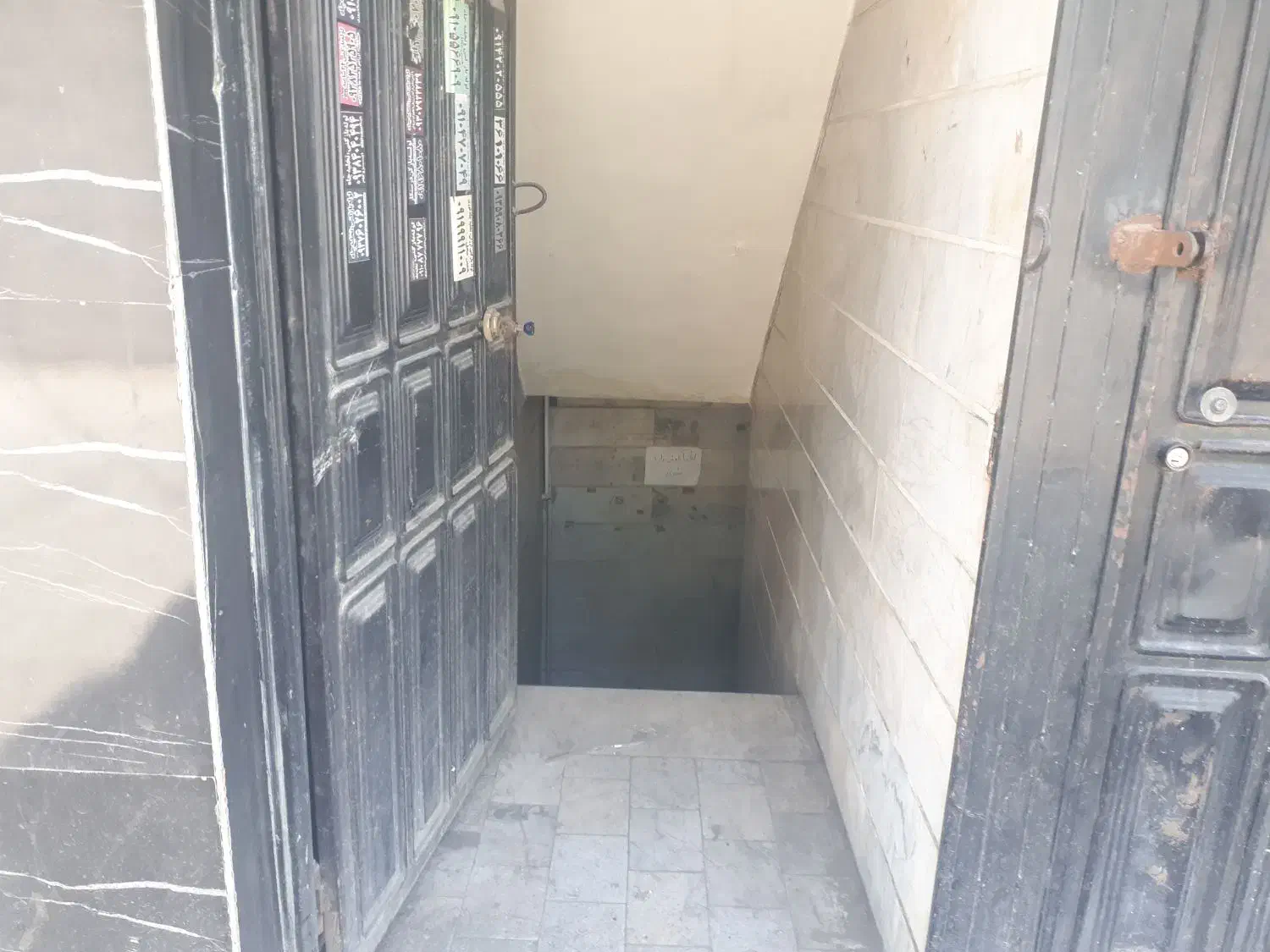 زیرزمین بر خیابان اصلی مناسب برای تمام مشاغل