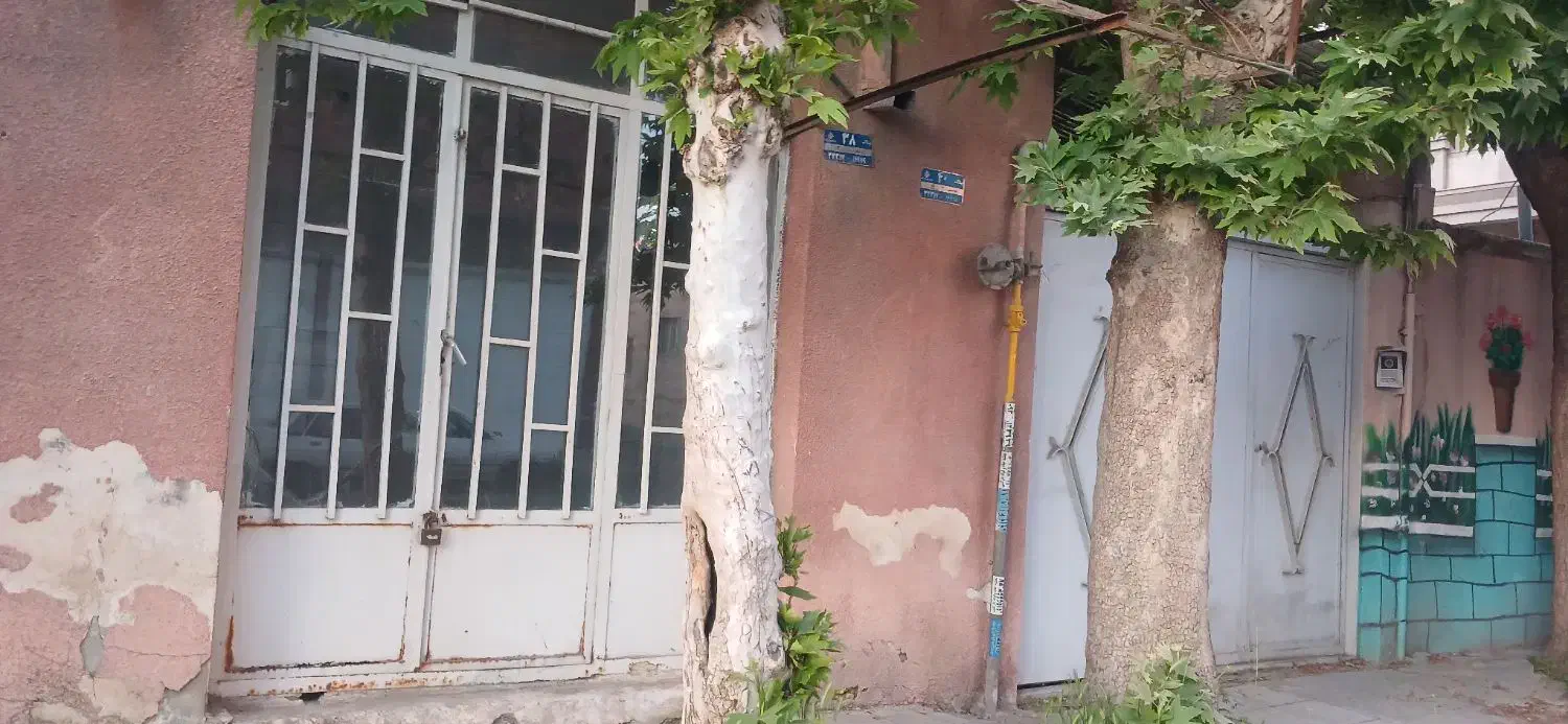 خانه ویلایی با مغازه نبش سند تک برگ