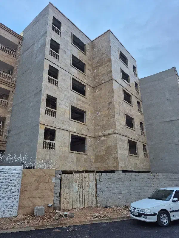 آپارتمان نوساز میانرودطلائیه شرقی از سازنده معتبر