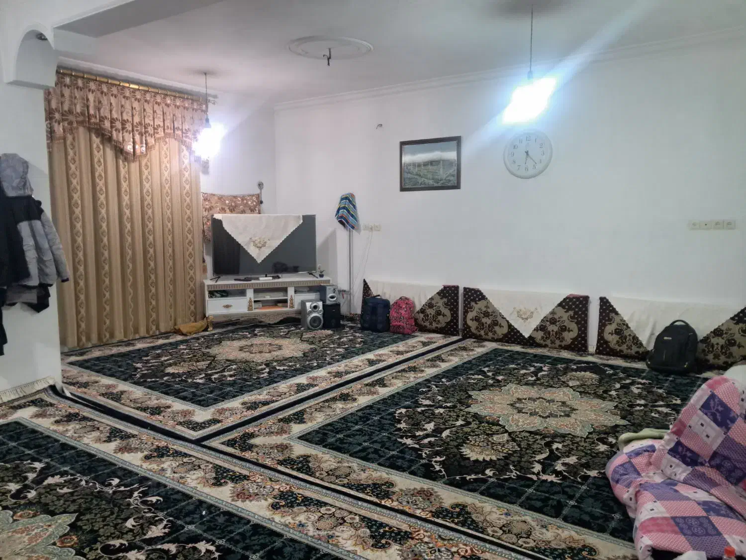 خونه ویلایی به همراه ۳ مغازه