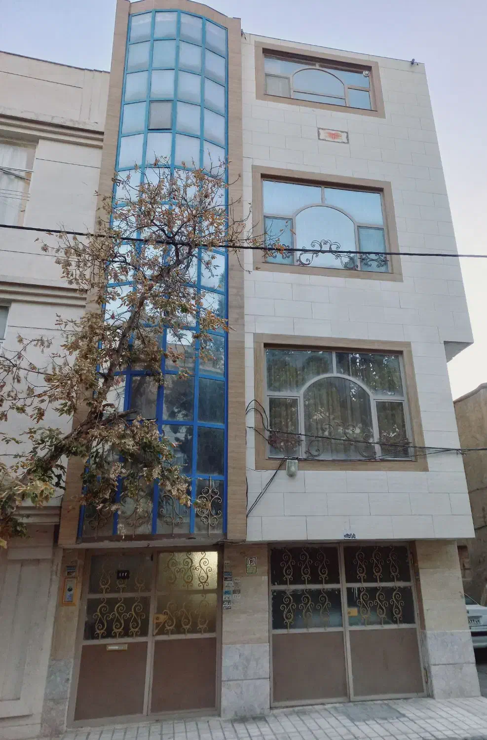 ویلایی و آپارتمانی ۴۰۰ متر