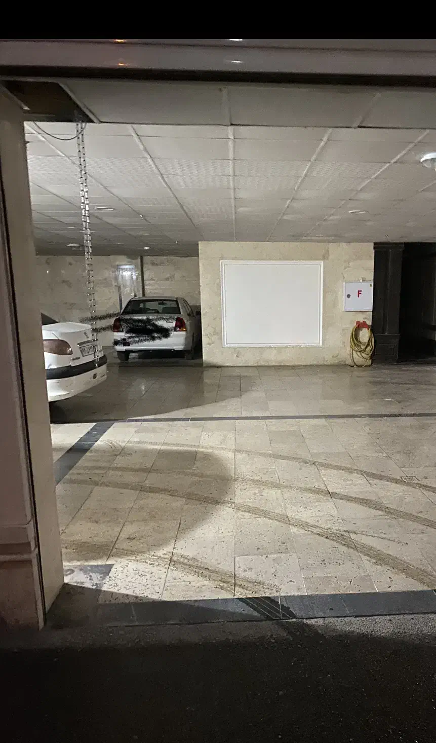 پارکینگ امن با دسترسی به خیابان اصلی
