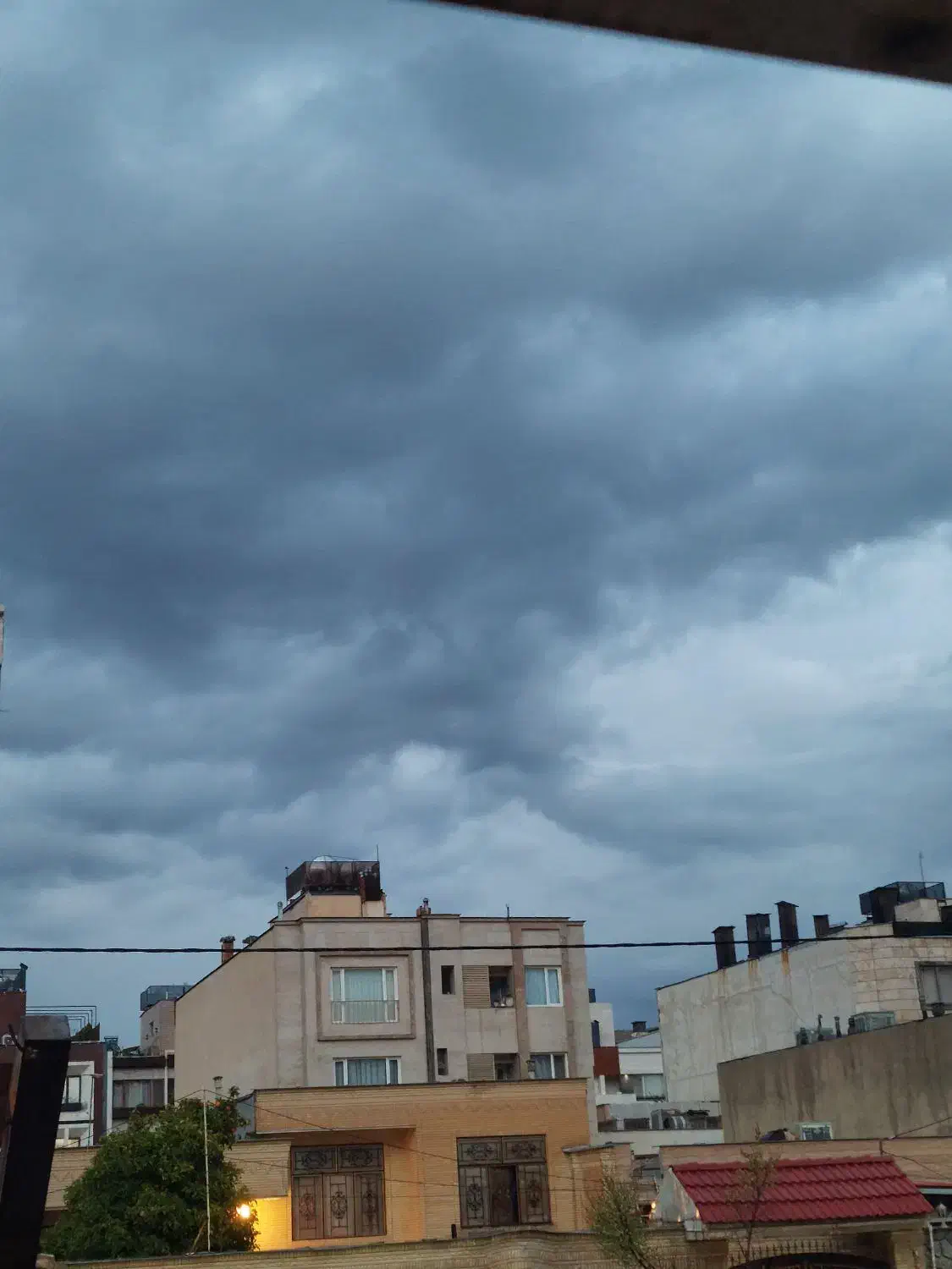 هم خونه میپدیرم