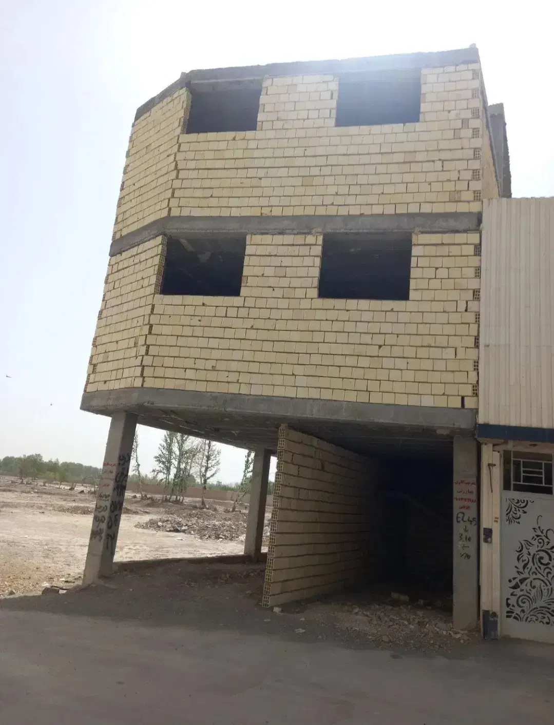 واحد نیمه کاره (پیش فروش) و تکمیل در خ نبوی منش