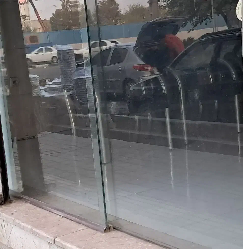 مغازه ابتدا خیابان روبروی میدان نماز