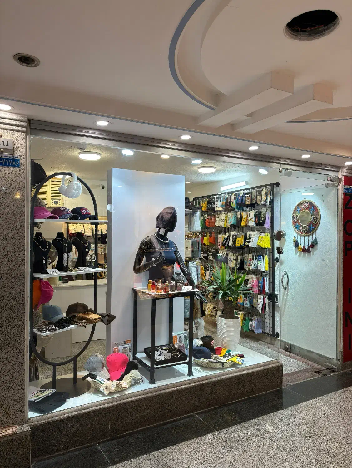 واگذاری ویترین مغازه همراه با دکور و اجناس