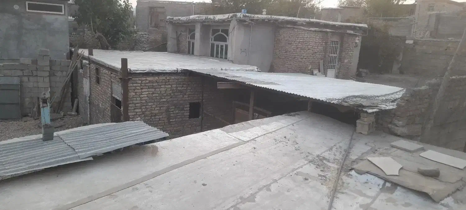 گاوداری و خانه مسکونی