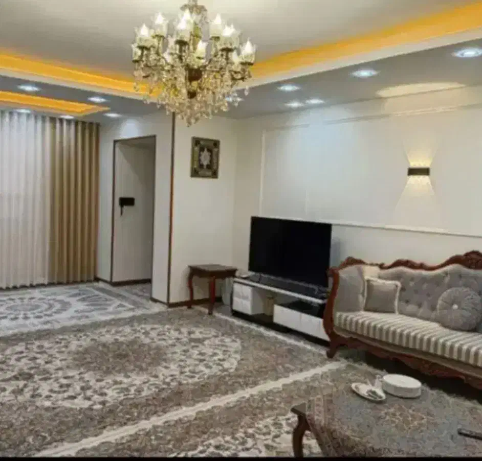 با مدیریت خانم معین.فروشنده واقعی