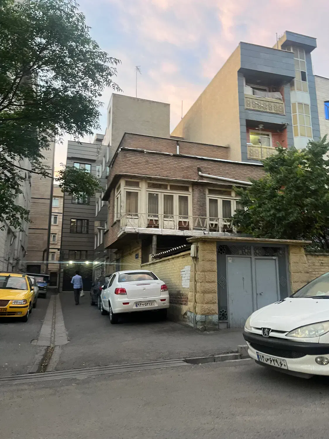 فروش خانه ویلای کلنگی دونبش بر اصلی دامپزشکی۱۰۸متر