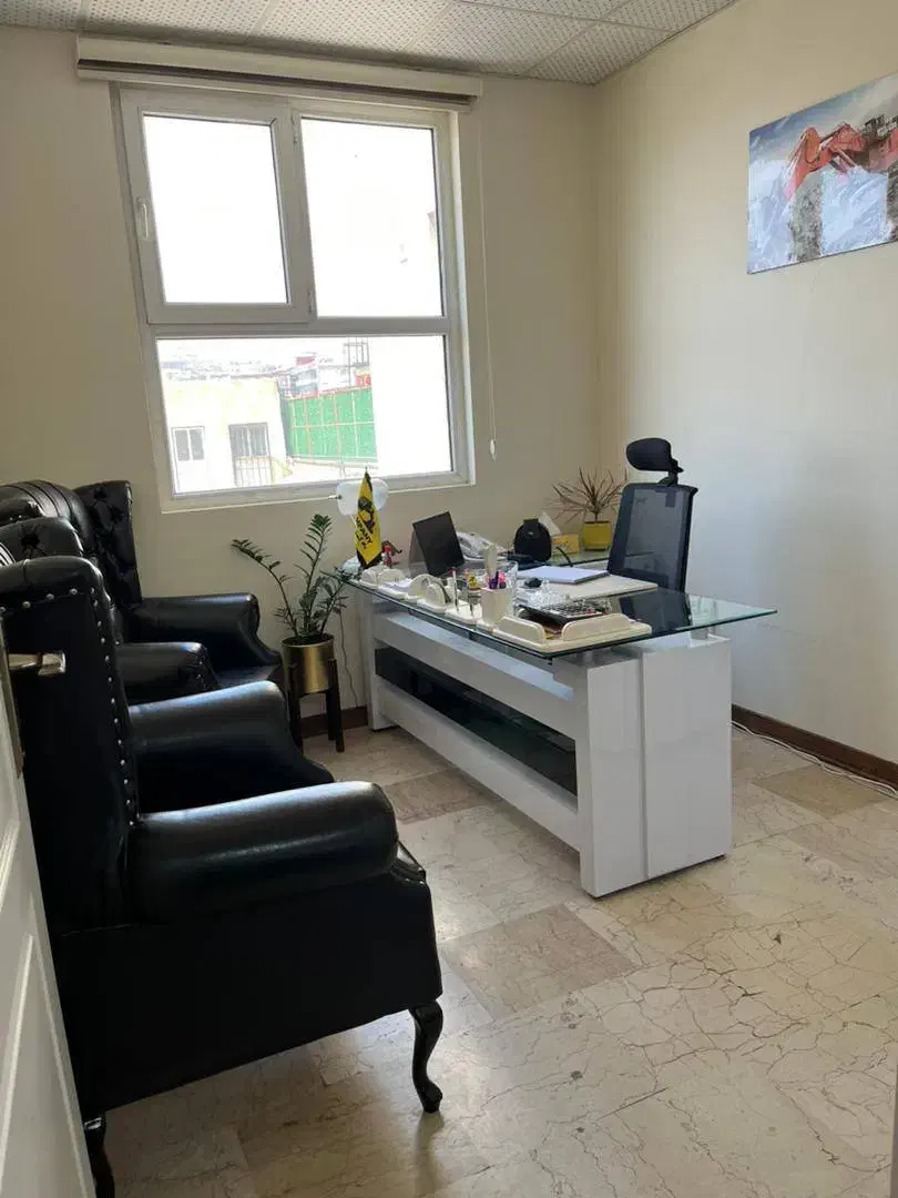 ۸۰ متر آپارتمان اداری ستاری روبروی کوروش مال