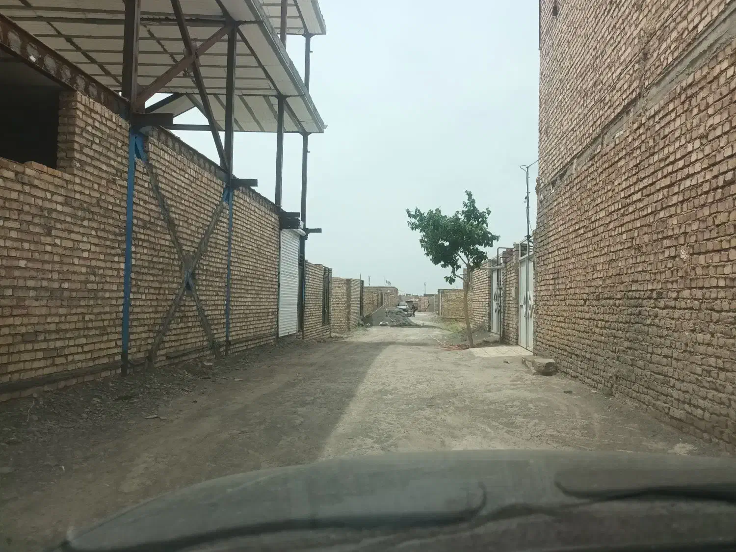 زمین در استقلال۵۰