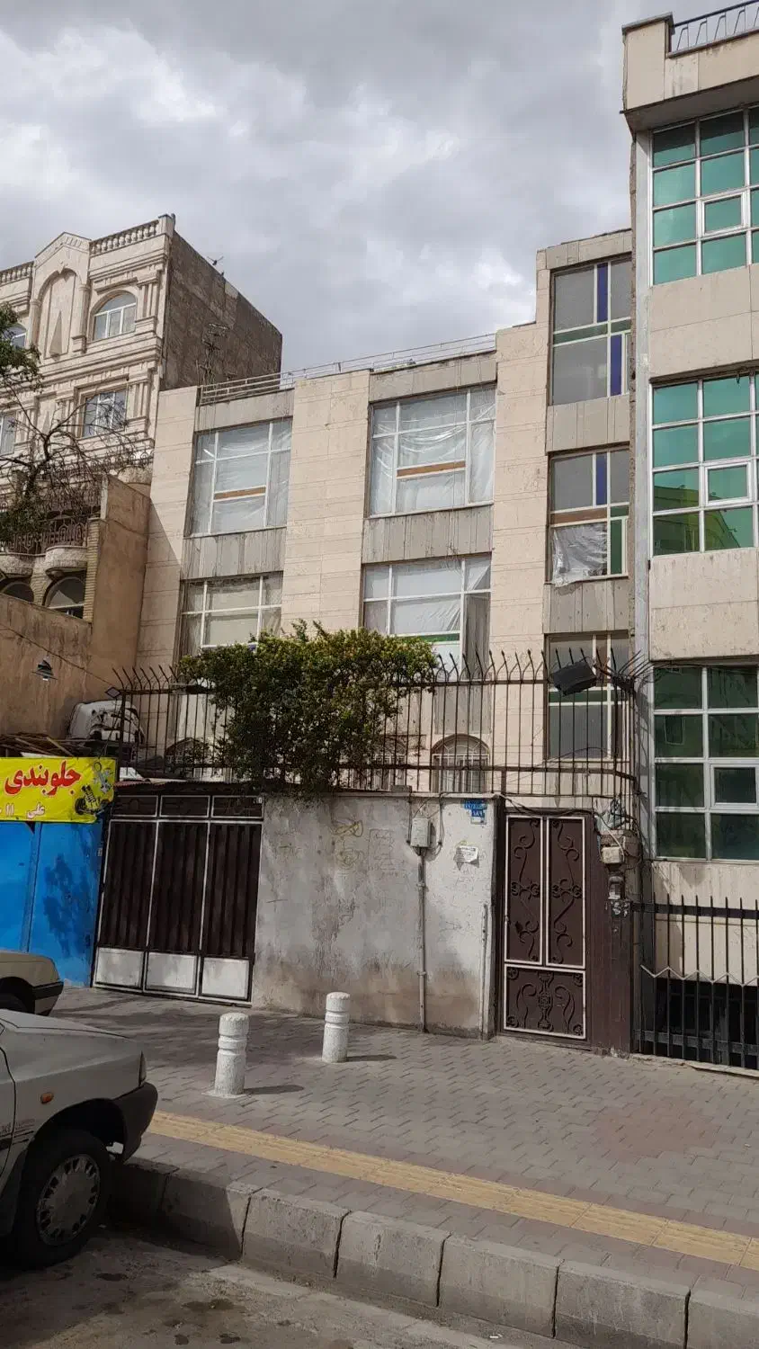 سه طبقه موقعیت اداری_ برجاده قم_مناسب تمامی مشاغل