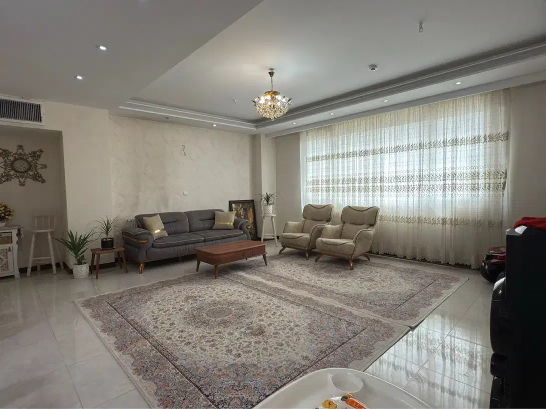 اپارتمان ۹۵ متری ۲ خواب **تمیز**