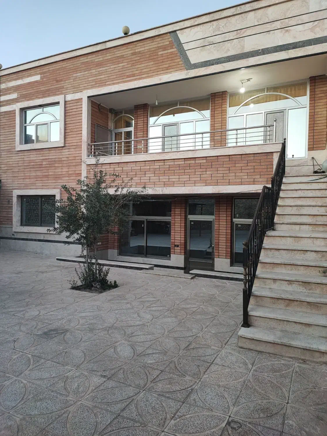 منزل مسکونی دو طبقه مینادشت