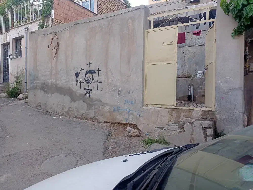 زمین با بنا 130 متر سند تک برگ