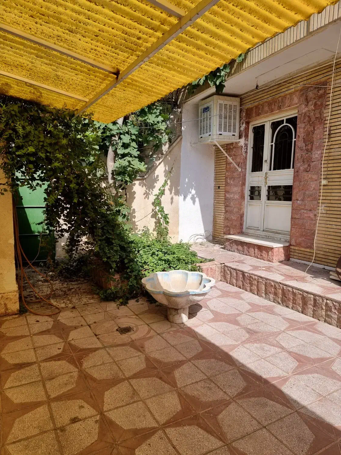 واحد ۴۰‌متری حیاط دار