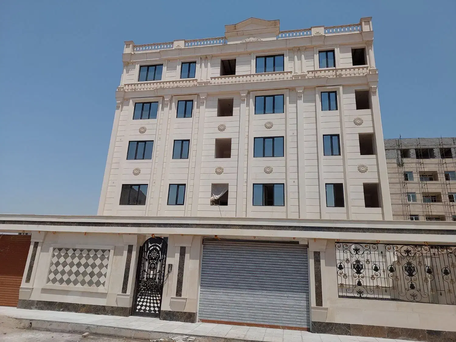 آپارتمان ۹۵ متری فول امکانات در قیامدشت