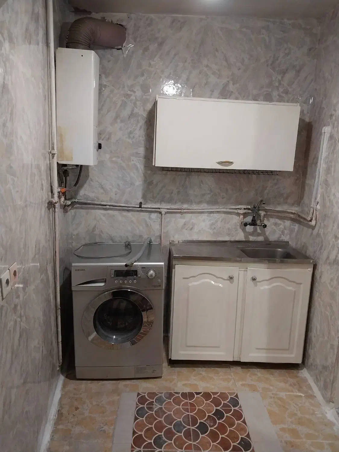 خانه بمتراژ حدودا۴۰ متر به مجرد اجاره داده می‌شود