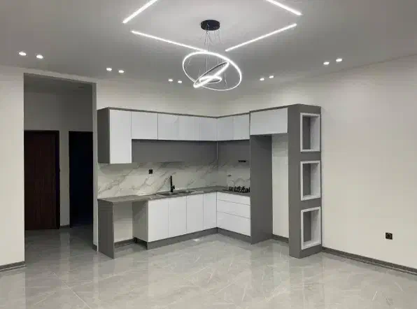 فلت مدرن۱۴۰مترشهرک مشجر تراس حیاط دلبازسیستم سوتی