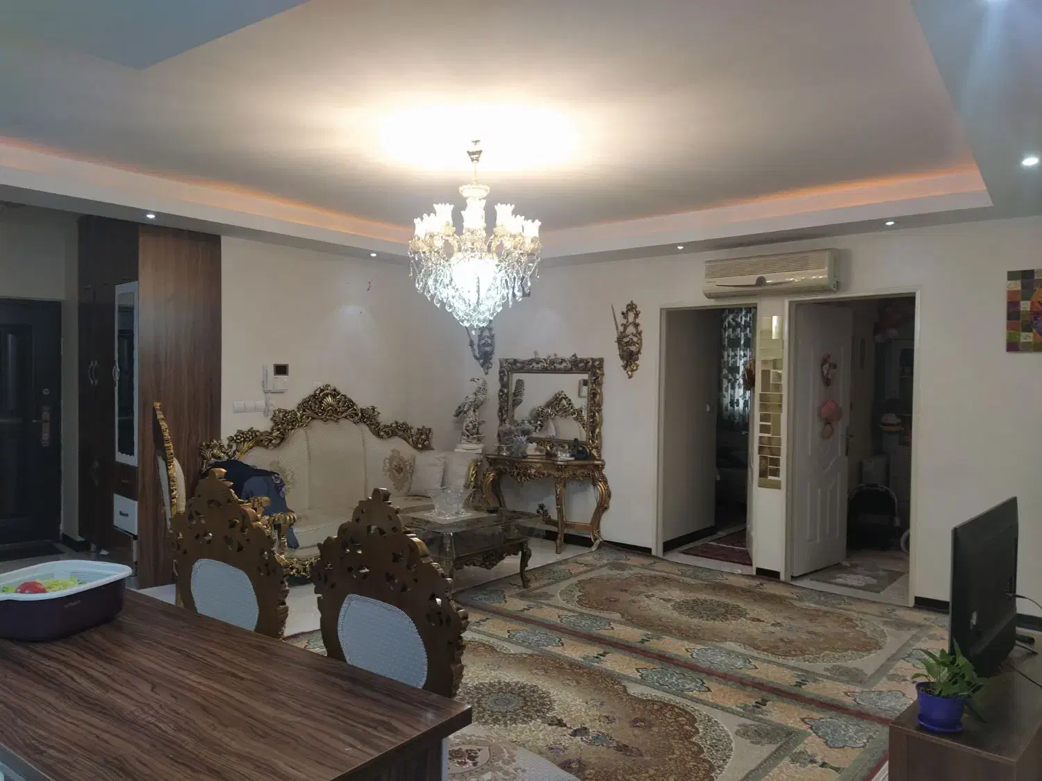 پیروزی، کلینی ۸۶ متری