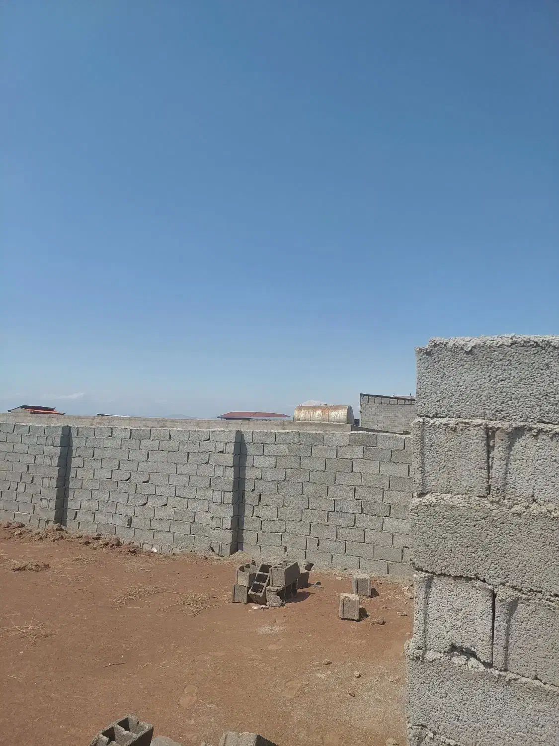 ۱۰۲متر چهار دیواری_ زمین_باغچه