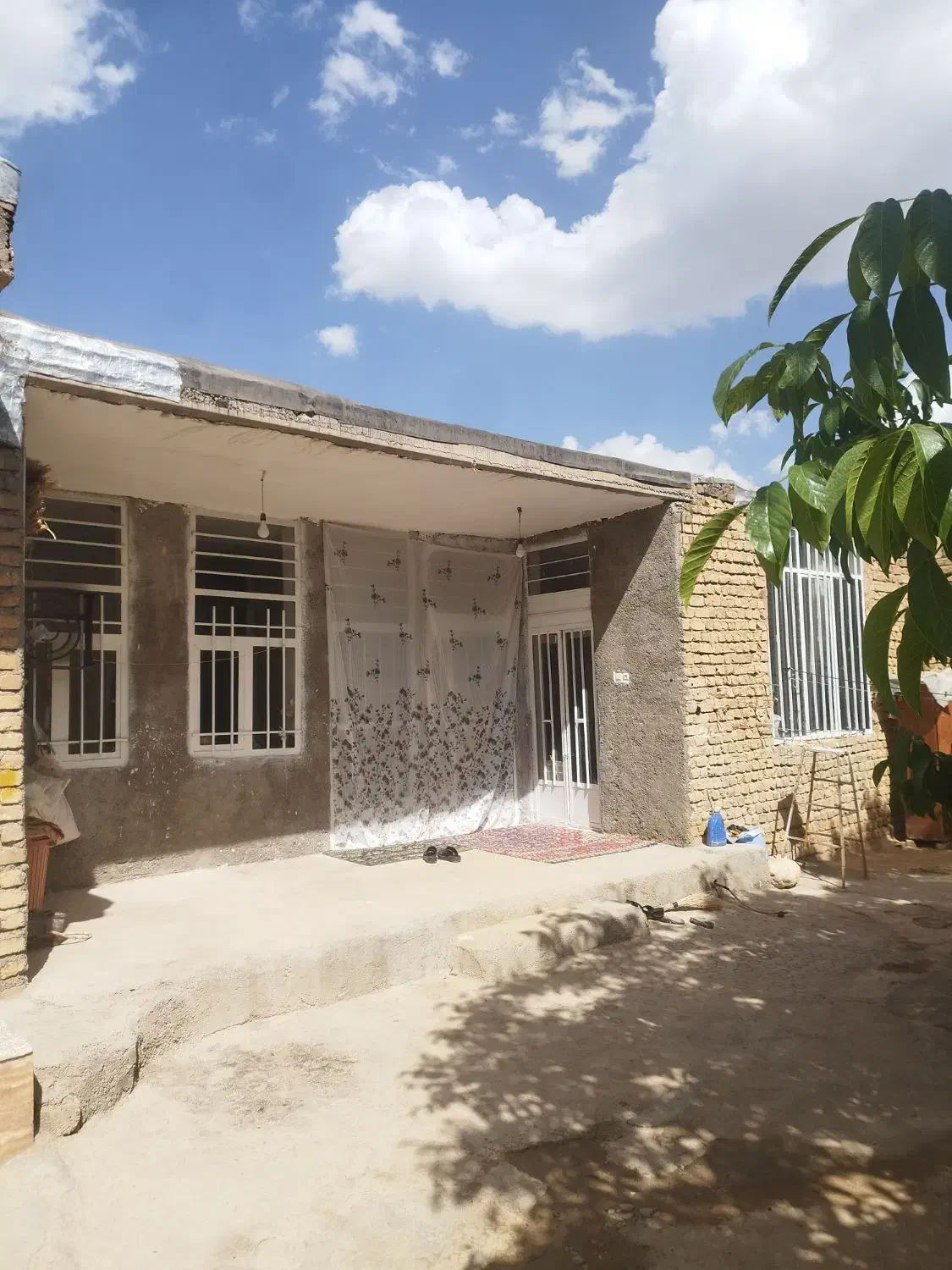 ساختمان گلنکی حاجی اباد