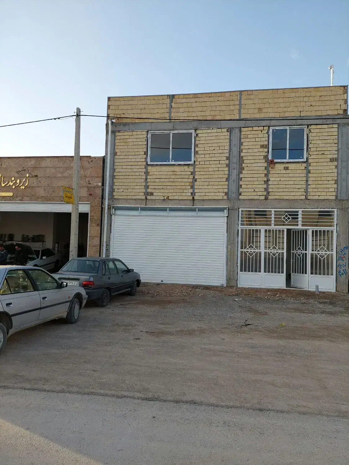 اجاره یک باب مغازه تجاری واقع در صنایع نیمه مزاحم