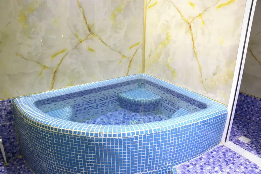 کلبه سوئیسی ، ویلا با استخر