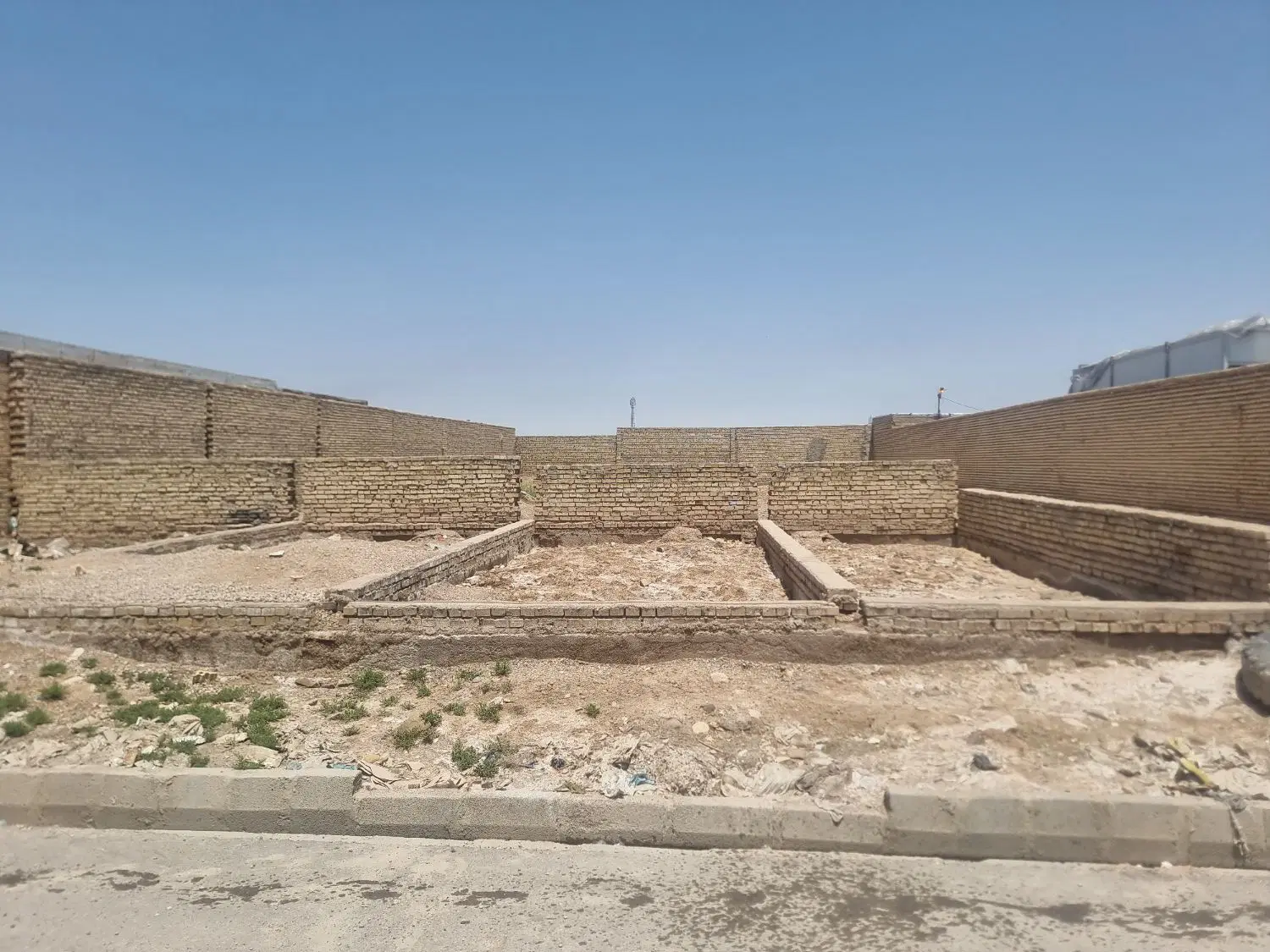 فروش یک انبار 1000 متری نیمه کاره سرحانیه