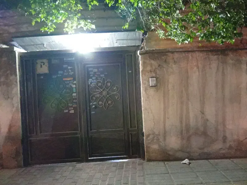 منزل ویلای بر روی خیابان اصلی