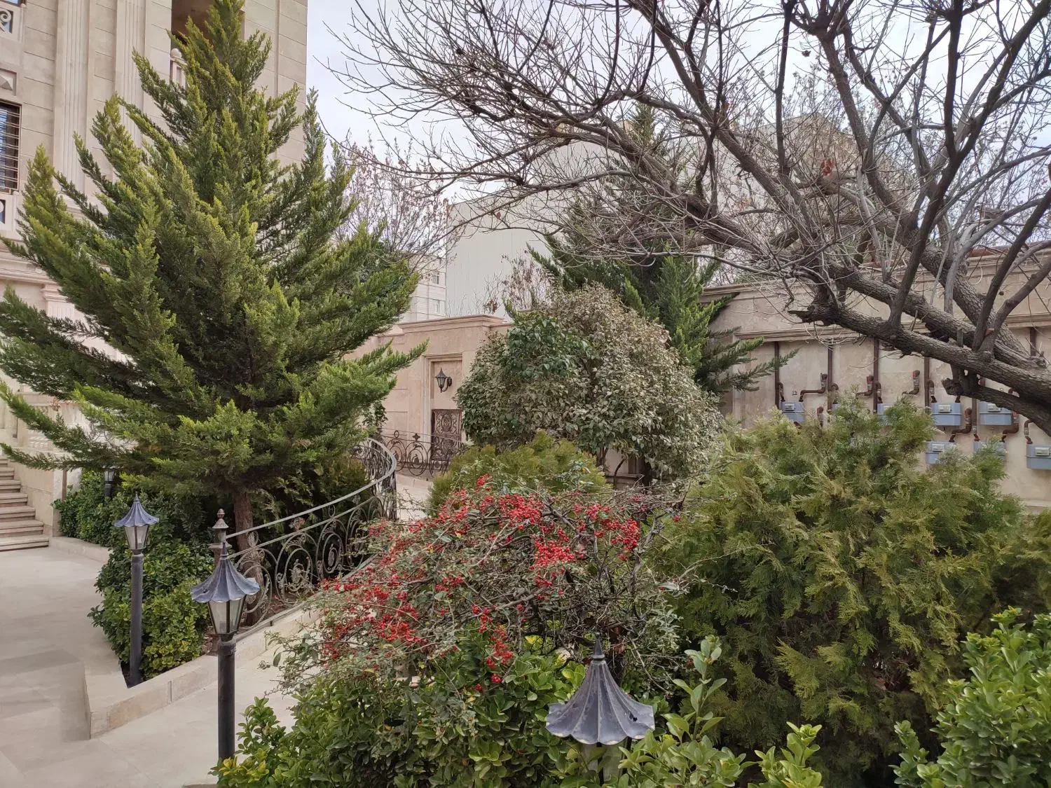زمین 350متری قدوسی غربی گلبرگ (دلالی)