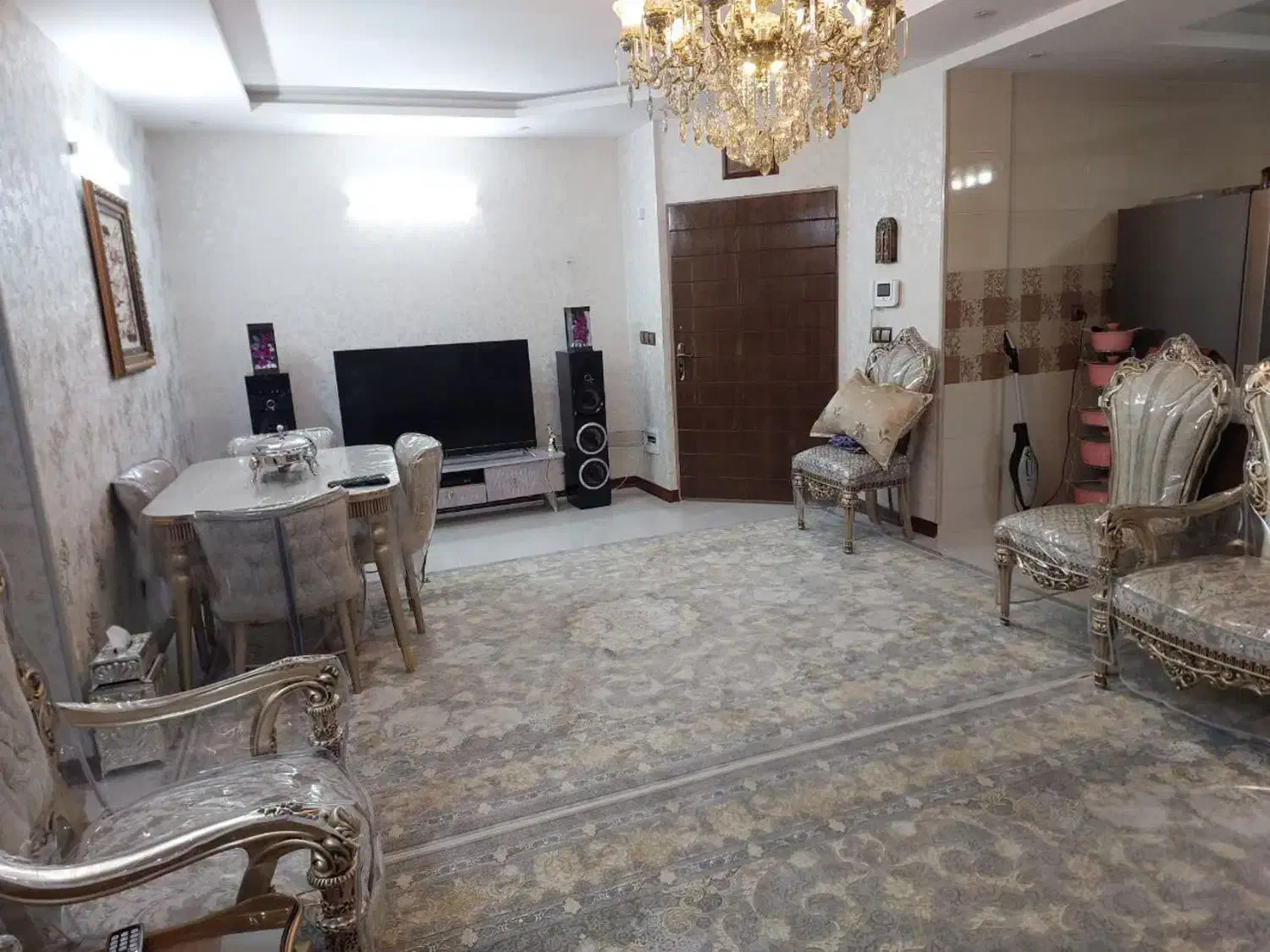 واحد 85متری شیک عمناسب عروس داماد