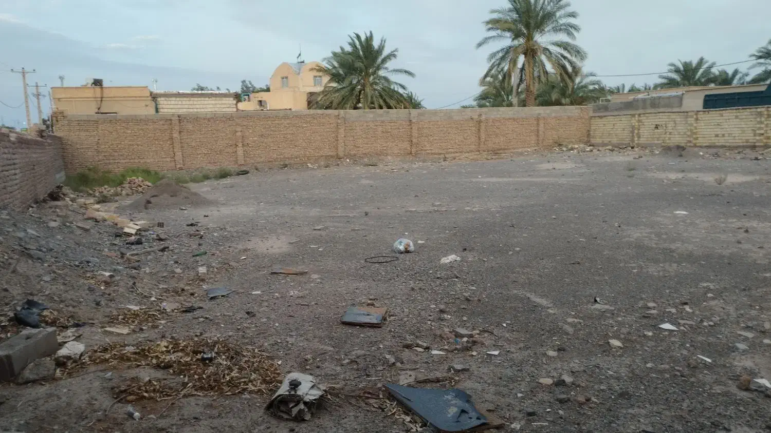 زمین فروشی