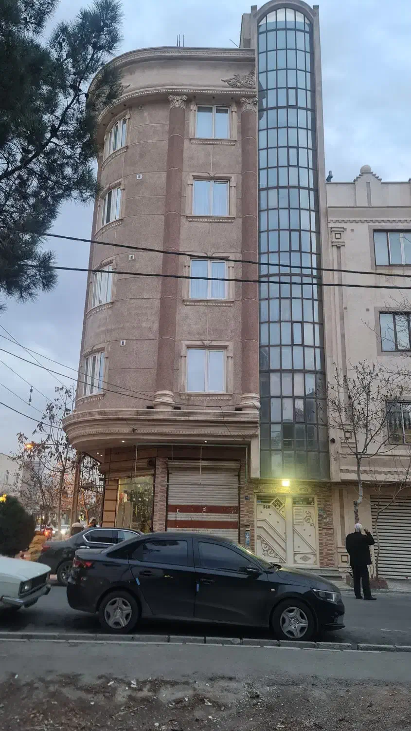 ساختمان ۶ طبقه