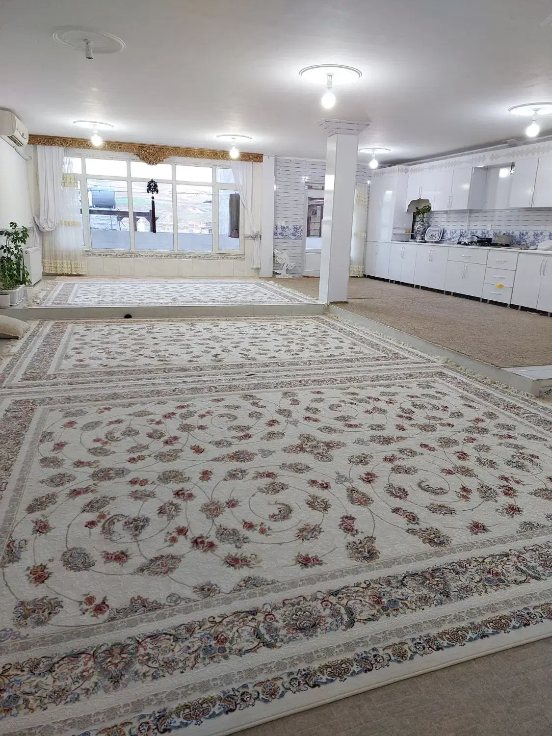 واحد۳۰۰متری برروی خیابان چکمه ای۵خوابه فروش معاوضه